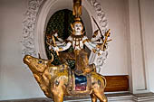 Thailand, Phra Pathom Chedi, the nation's largest pagoda in Nakorn Pathom. Buddha statue in niche of the outer courtyard. 